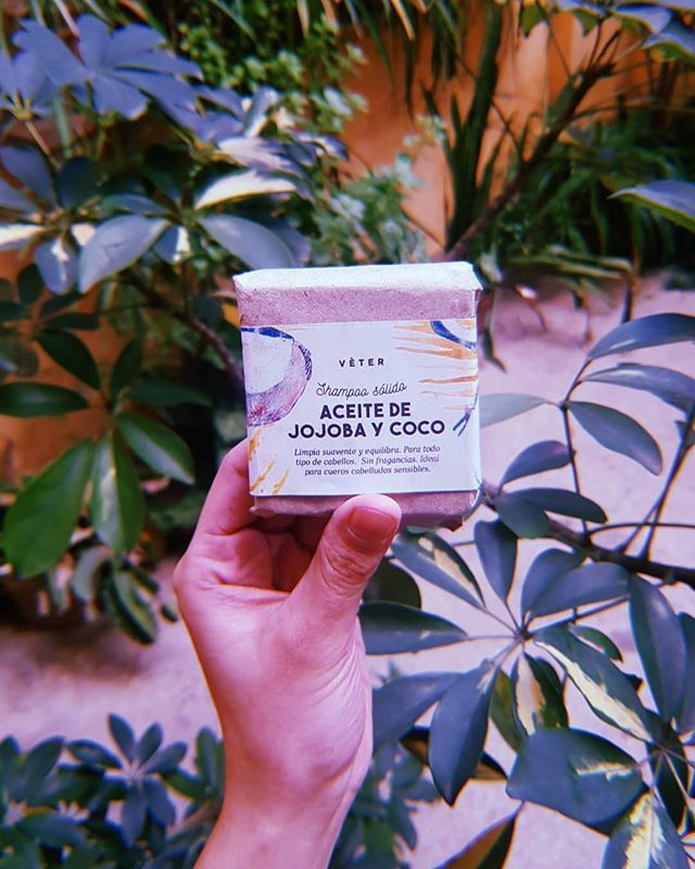 mpuntoverde's tweet photo. Nueva incorporación al sector de cosmética natural! 🌿 Shampoo solido de @veter.biocosmetica con aceite de jojoba y de coco 🥥
Limpia suavemente y equilibra. Para todo tipo de cabellos. Sin fragancias, ideal para cueros cabelludos sensibles.
⭐Te espera… https://t.co/xVid0aDw3n https://t.co/VJG17LqLBs