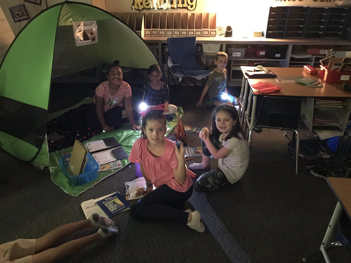 MrsJ_Williams27's tweet photo. Camp Read a Lot round 1! 🏕🔦📚@PowellCISD https://t.co/8ghVydxp80