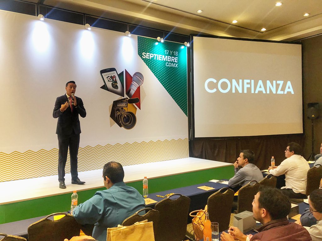 CharisLuna's tweet photo. Conferencia | Santiago Aguilera | Confianza, reputación , comunicación, imagen, ventaja, daño.
• No se puede no comunicar
• Percepción es realidad
• Se necesitan muchos años para construir una reputación y cinco minutos para destruirla
#ForoConcamex https://t.co/WdVl7bfhsV