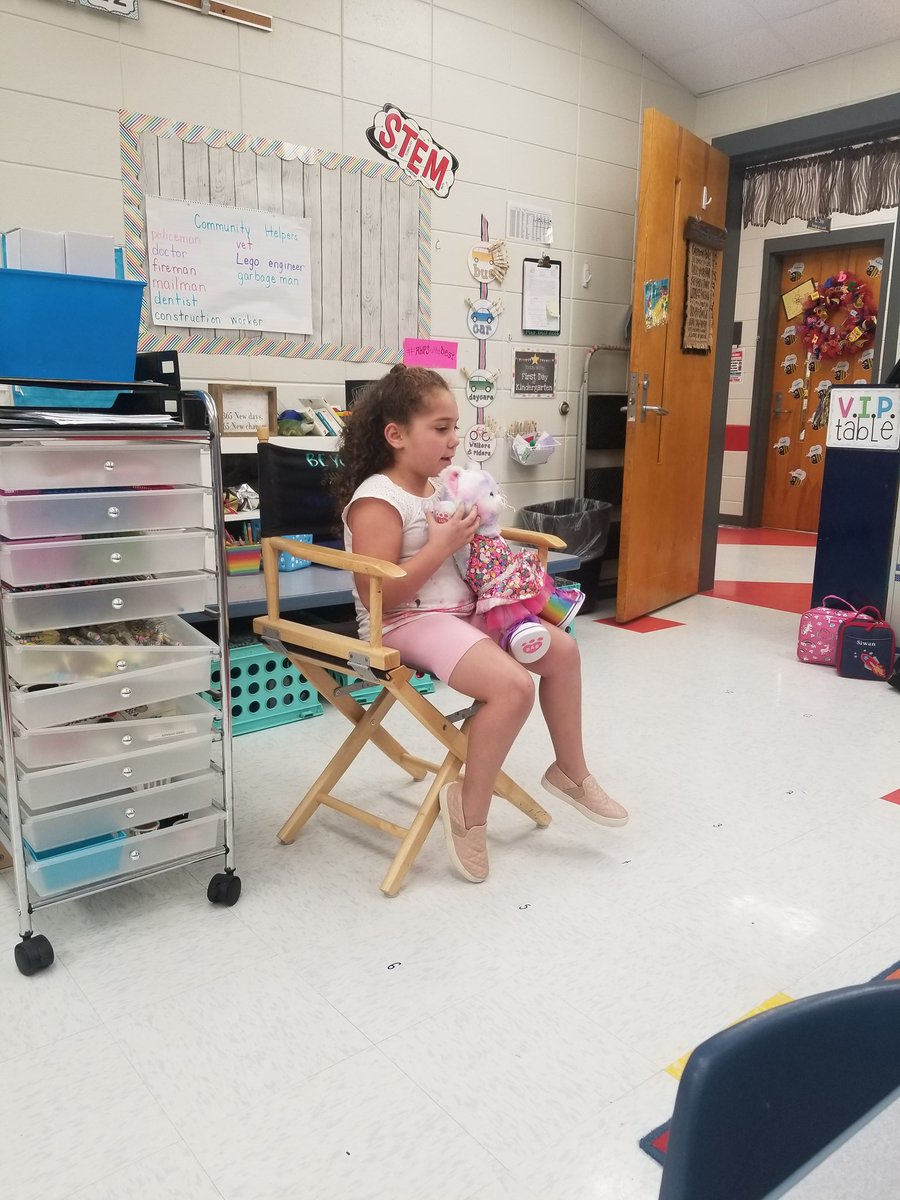 kgbicknell's tweet photo. These kiddos made great choices and had the opportunity fo bring in something to share! #Rhpsisthebest #pbisatrhps https://t.co/Y6STDL90rw