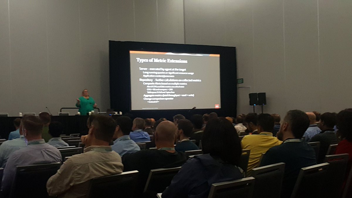 Oracle_Mgmt's tweet photo. With @courtneyllamas, full house at #oow19 discussing #Oracle_EM metric extensions and corrective actions. https://t.co/KGvbmqD9Tz