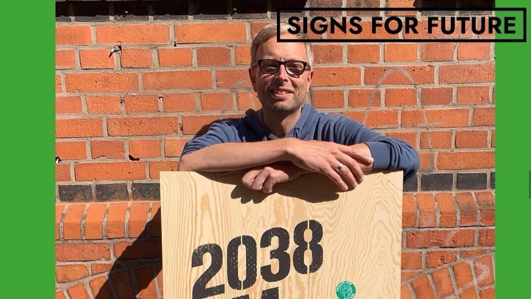 SignsForFuture's tweet photo. Vielen Dank an Martin Hennig von https://t.co/4Adgcnb2r9!

"2038 AM ARSCH"

#SignsForFuture #FridaysForFuture https://t.co/nO8t1ZXAiE