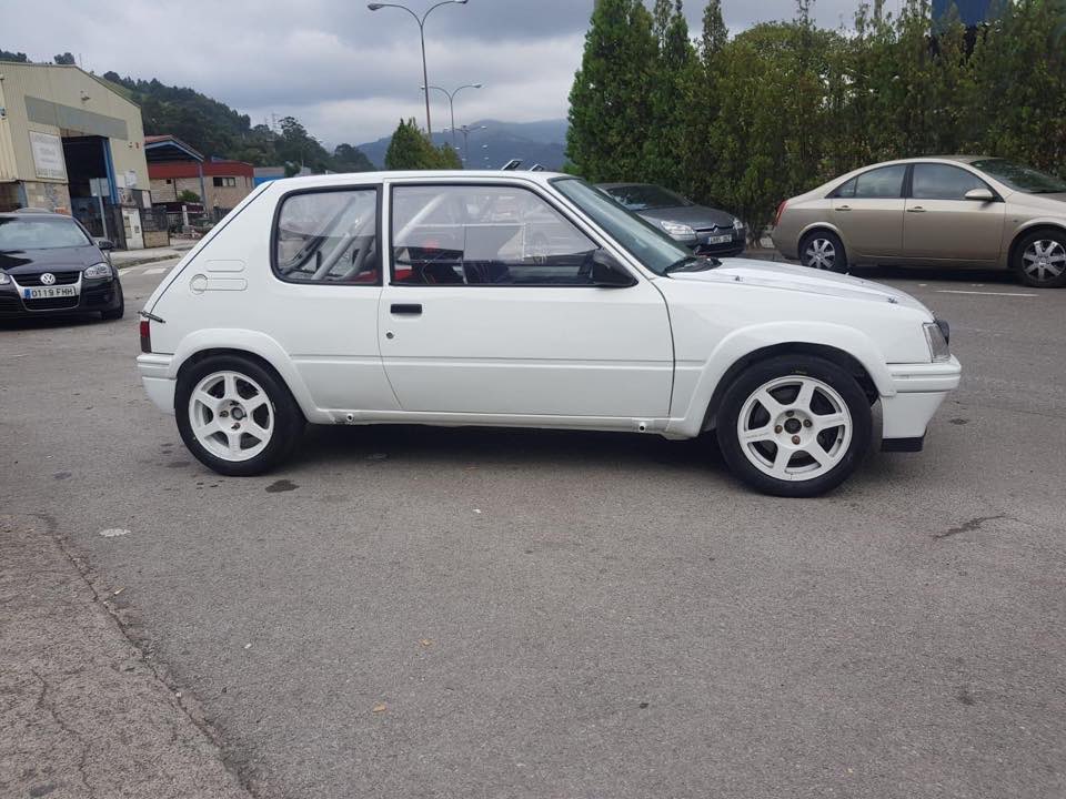 Manuel Mora ya tiene listo su nuevo Peugeot 205, y si nada se tuerce lo estrenará la próxima semana en el Rally Villa de Llanes.