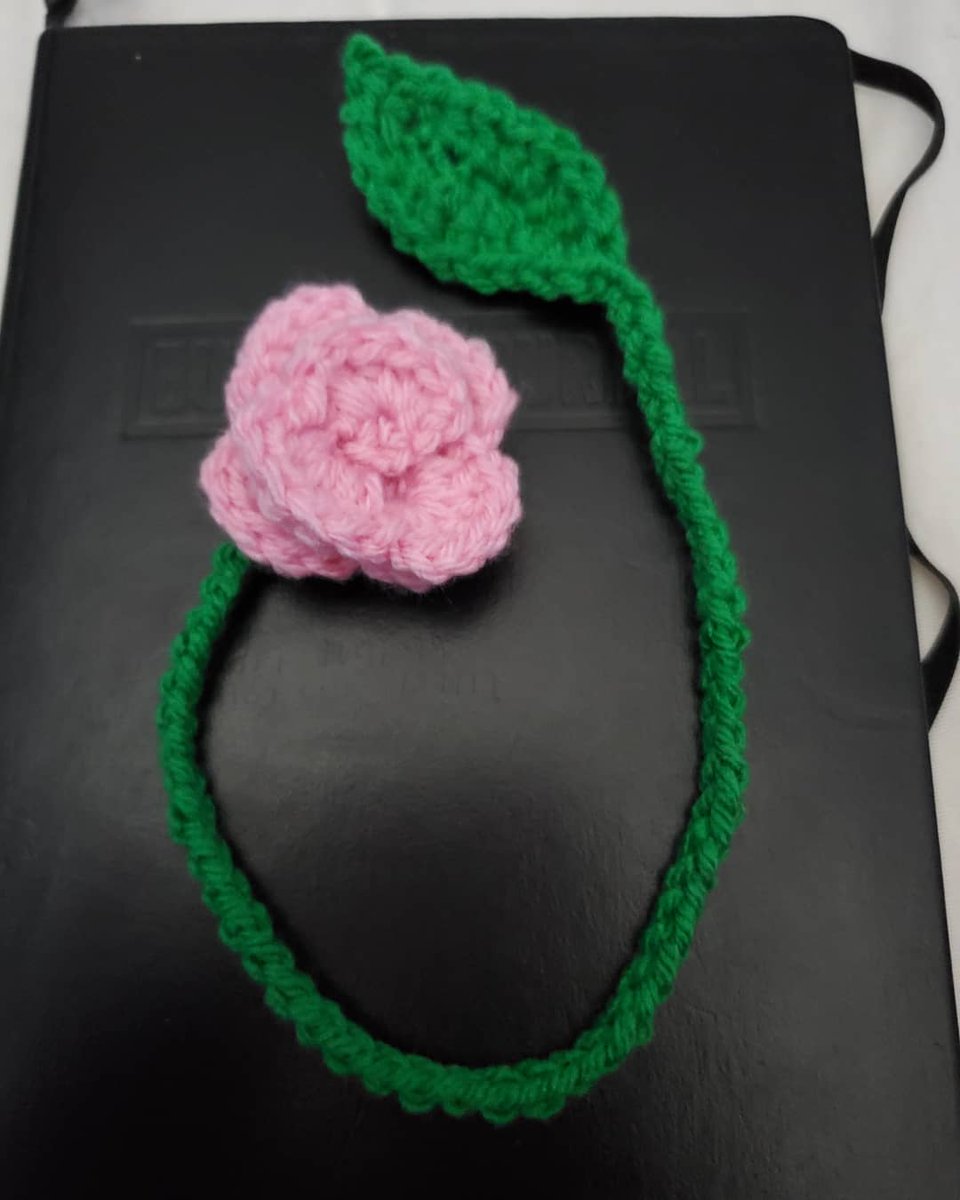 x3Stephieex3's tweet image. Made a cute little bookmark last night #wheretheflowersbloom #crochet #bookwork #bookmark