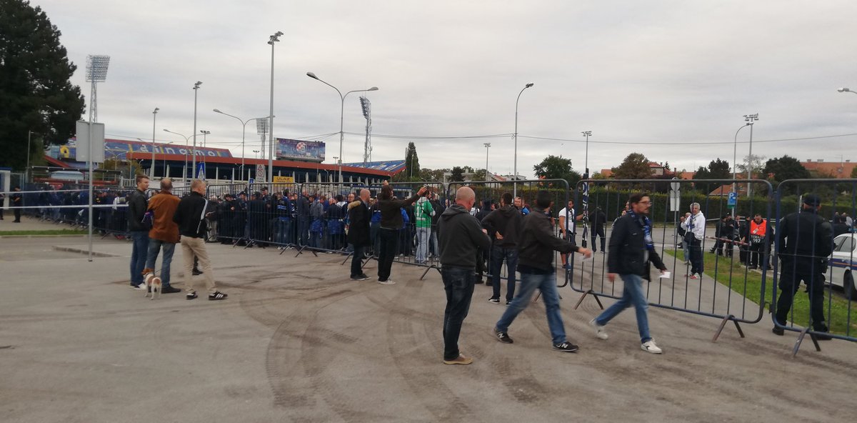 Navijači <a href="/Atalanta_BC/">Atalanta B.C.</a> stigli su na #Maksimir. Očekuje ih se 3000 protiv <a href="/gnkdinamo/">GNK Dinamo</a>. <a href="/hrtvijesti/">HRT Vijesti</a> <a href="/HRTsport/">HRT Sport</a>