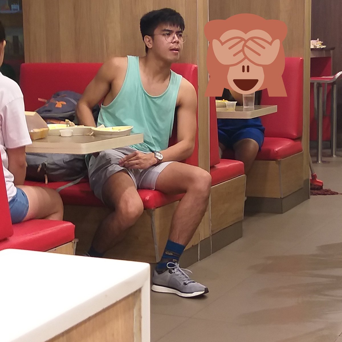 cockytwink00's tweet photo. Yung tahimik akong kumakain dito tapos biglang may nagppresentang ulam sa may Jollibee Spark Cubao. Bida ang sarap.
Kaso mukhang taken na ng kasamang ate girl so appreciate lang uli from afar.
#alterph #cutie #Cubao #Spark #Jollibee #BidaAngSarap https://t.co/CekypyD6zk