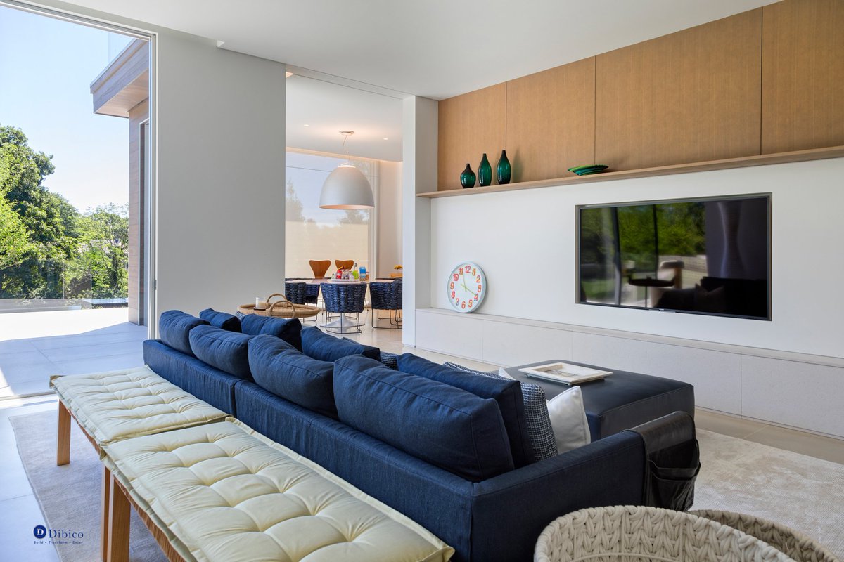 HomeAdvanced's tweet image. This room is not only warm and cozy but also adds some outside elements creating a perfect place to sit back after a long day and unwind especially when you add in our audio and video.
#HOBI2018 @dibicoinc #greenwich #hometheater #smarthome