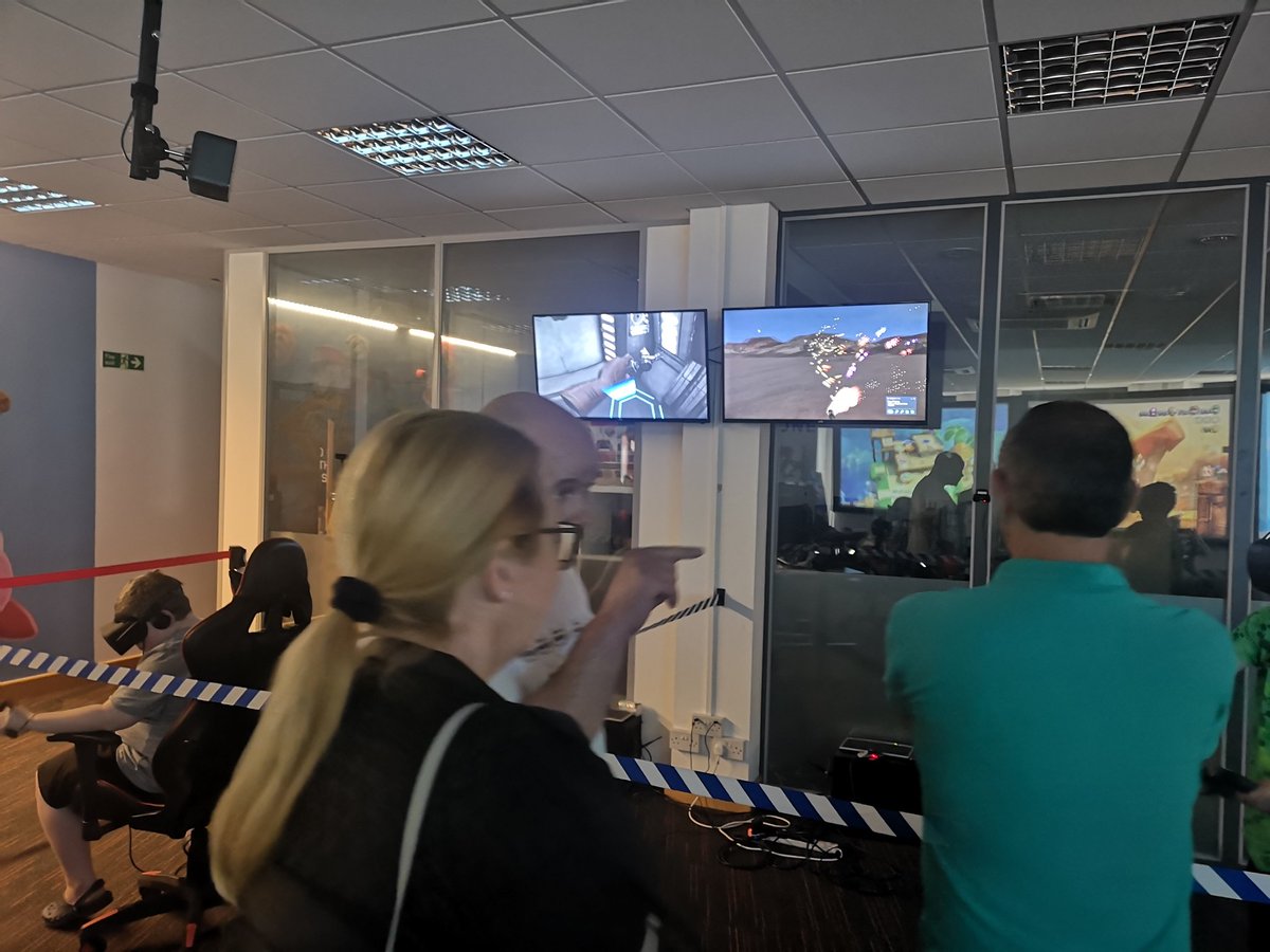 O2GuruLennySale's tweet photo. Kids and Parents having a great time @EveryoneCanUK @MIDCommsUK @O2GuruSophia @O2GuruEd #MIDCommunity #saletown #O2 #EveryoneCan https://t.co/JEOdDwJytw
