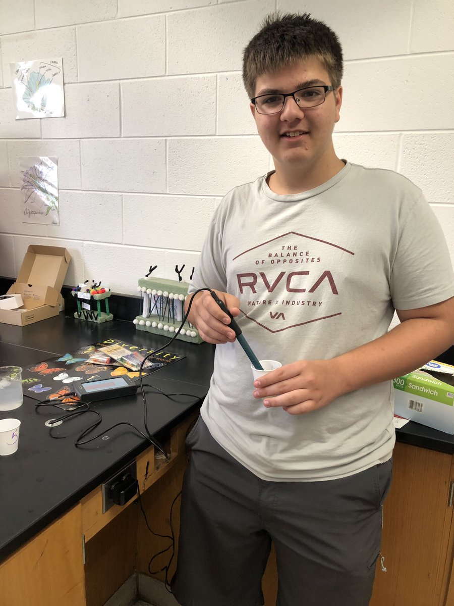 Week 3: pH and probes. Students used an indicator to determine the pH of substances and used a probe to get pH. They compared the data to determine which was the most accurate way to obtain data.