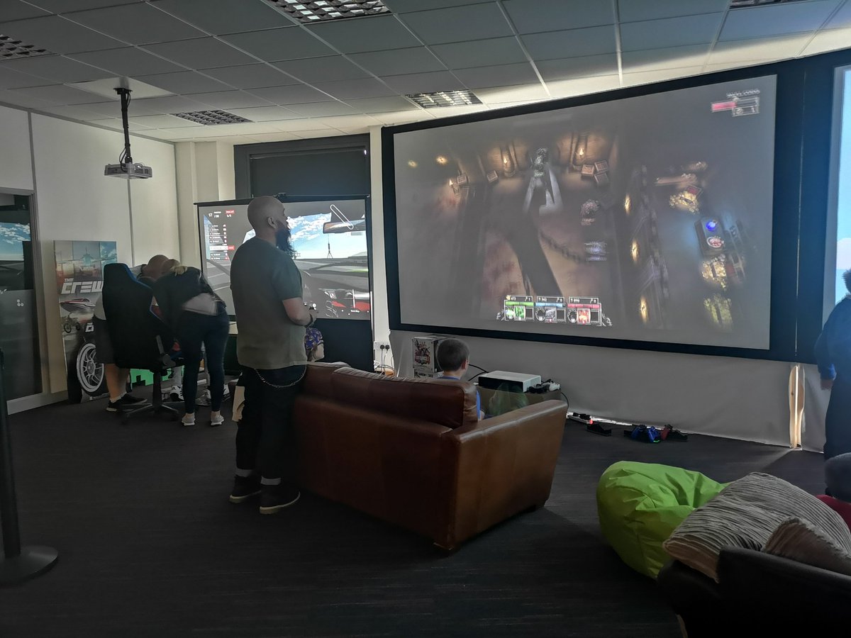 O2GuruLennySale's tweet photo. Kids and Parents having a great time @EveryoneCanUK @MIDCommsUK @O2GuruSophia @O2GuruEd #MIDCommunity #saletown #O2 #EveryoneCan https://t.co/JEOdDwJytw