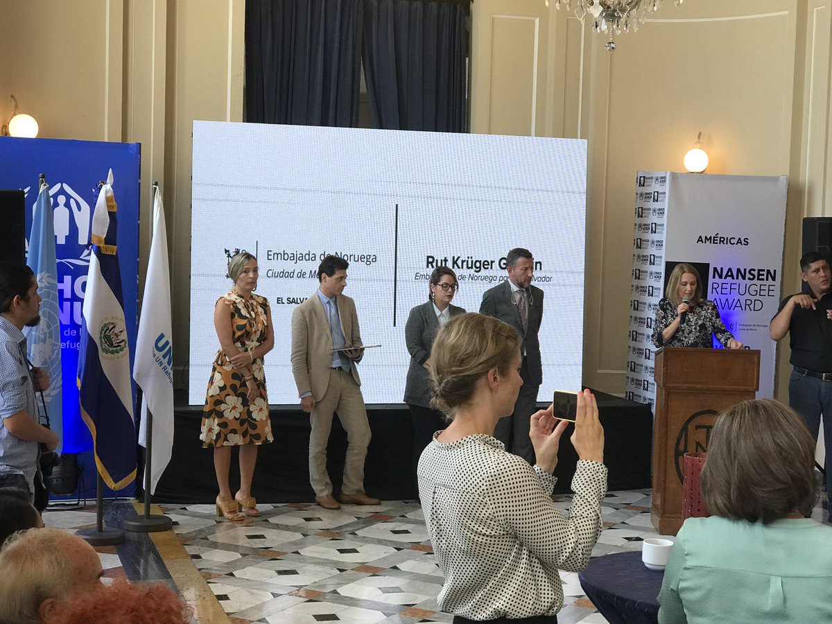 MonicaLinares79's tweet photo. NANSEN Refugee Award en la recepción de premios a defensora de Derechos Humanos a refugiados y retornados LGBT #BiancaRodriguez Comcavis Trans ASPIDH Arcoíris Trans https://t.co/wZpxB4gnm2
