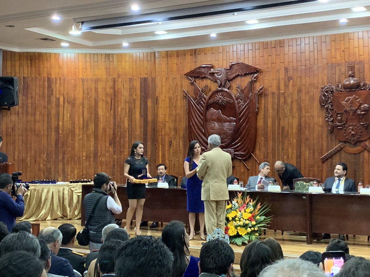 utpl's tweet photo. 🎖👏🏻 Docentes Alexandra Moncayo de #ArquitecturaUTPL y Carlos Mena de #ArtesVisualesUTPL son condecorados por su destacada labor durante Sesión solemne por los
160 años de #LojaFederal y Día de la Provincia. https://t.co/s9wjehHV7a