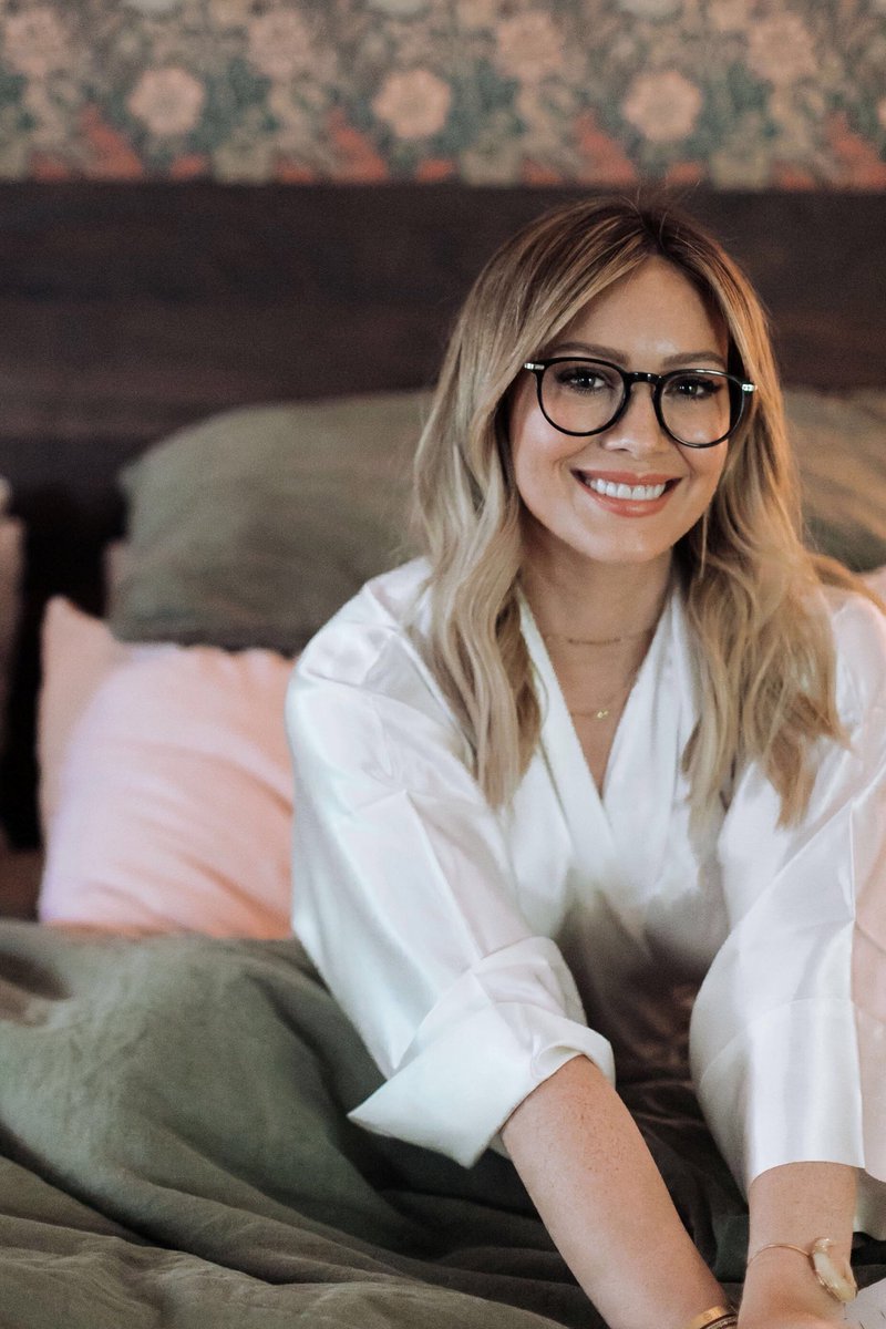 Calling all glasses lovers, who could stay in bed all day?! 
👓 - COLETTE @GlassesUSA
bit.ly/MusexHilaryDuf…
 
#GlassesUSAPartner #MusexHilaryDuff
