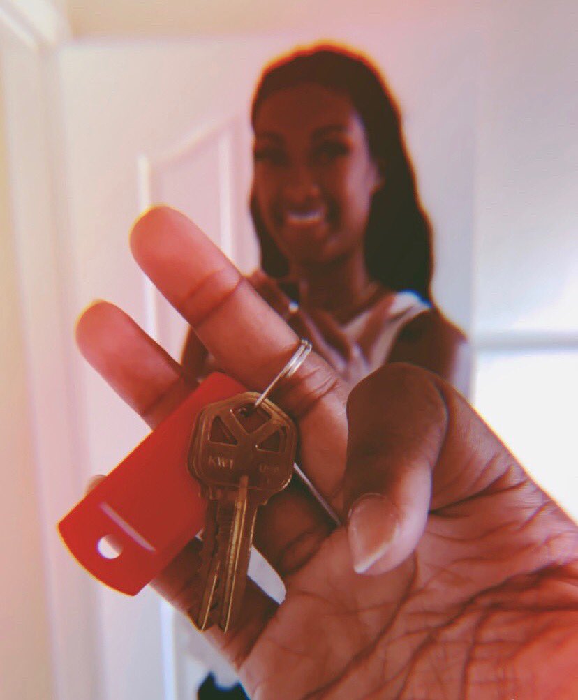 _isellhomes's tweet photo. Giving out keys the rest of 2019 and so on!😆🔑 Come get yours! 
#SouthFlorida #realestate https://t.co/ZB0hEHC2Ty