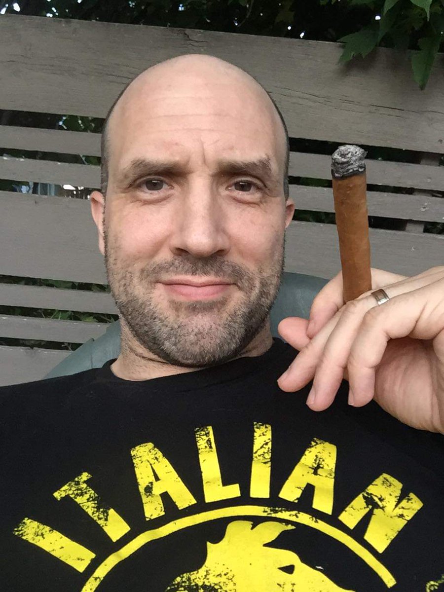 Fun_Edmonton's tweet image. 4 great failure stories - one amazing price of $15
A #writer, a #photographer, a #chef, a #salon #owner 
Tonight @AviaryEdmonton 
Doors at 630