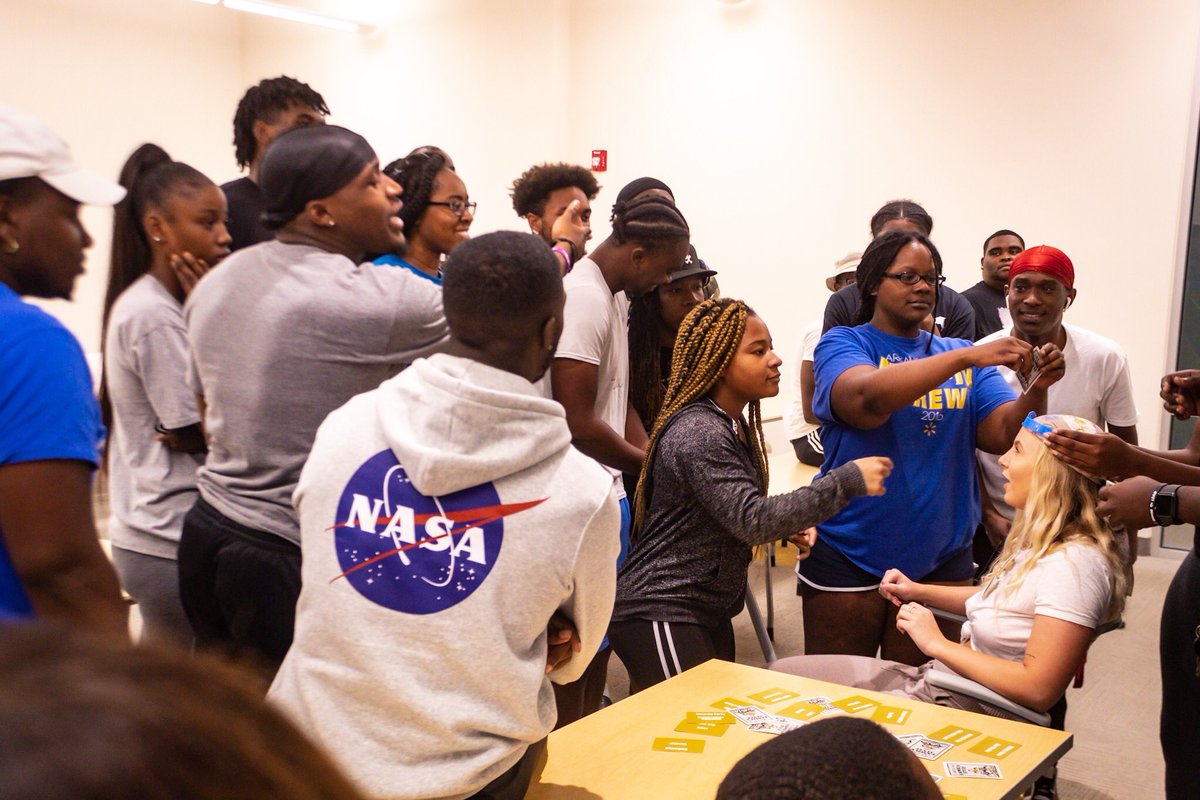 TheBkellSHOW_'s tweet photo. #LiveFromTheCameraRoll last nights AASA game night https://t.co/NApgtKFC38