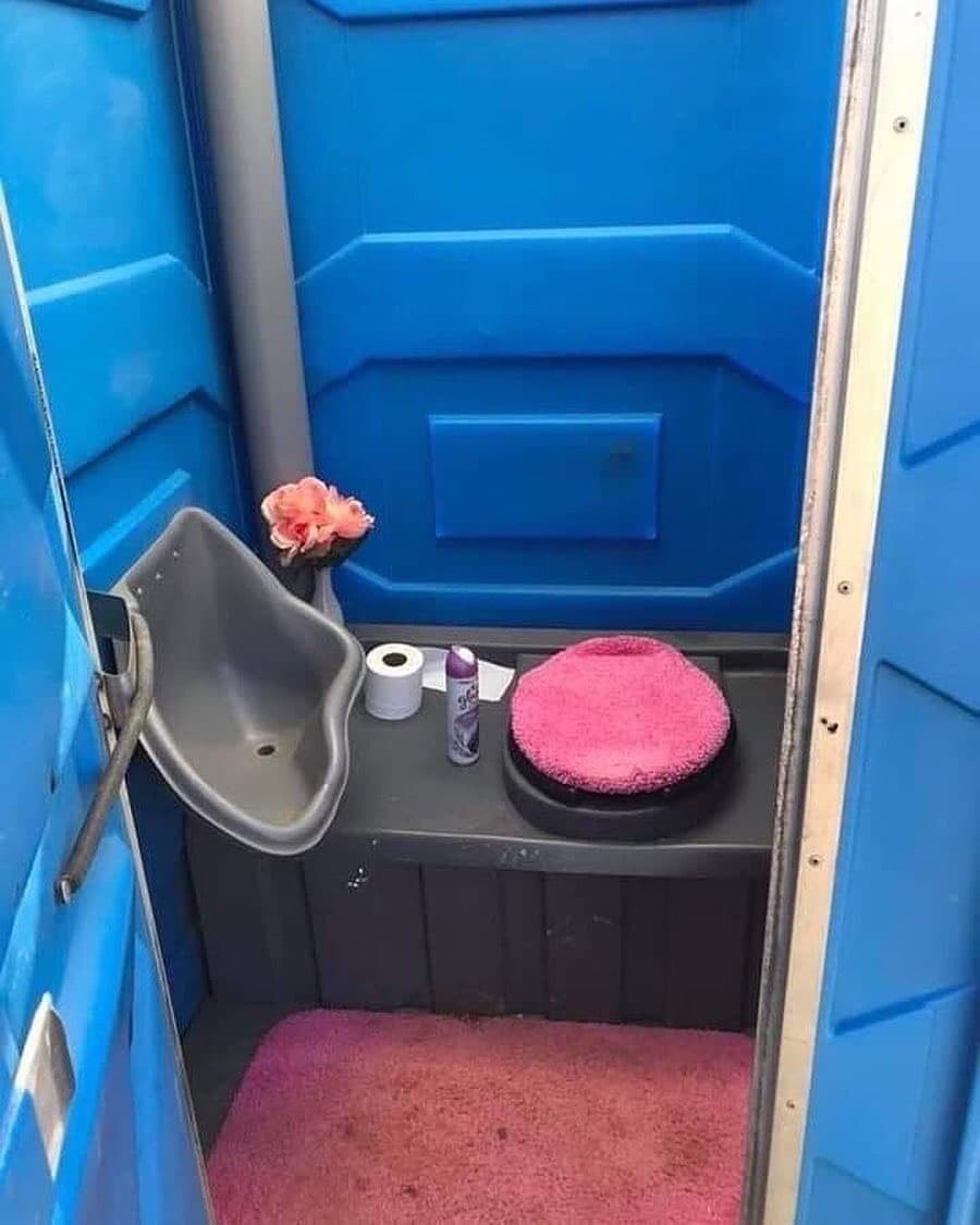 - ¿Y cómo son los baños en festivales?

- Pues...