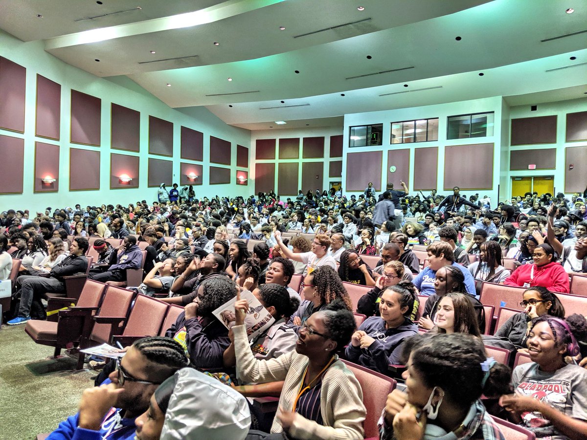 The #seniors at #piperhighschool loved our new try on station. Even the amazing staff had fun trying on our new #2020 hoodies. Thanks for the love ❤️. Such a great group of respectful seniors. #bengalnation 🐈 😉😎#herffjones #hjbroward #lovewhatyoudo