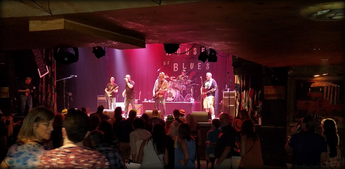 ImpactCom's tweet image. In support of our client @ClevelandClinic, Impact enjoyed sponsoring DocapaloozaCLE, a live music fundraiser at the @HOBCleveland benefiting Cleveland Clinic's Caregiver Hardship Fund, which raises dollars for caregivers facing financial issues. Such a fun event!