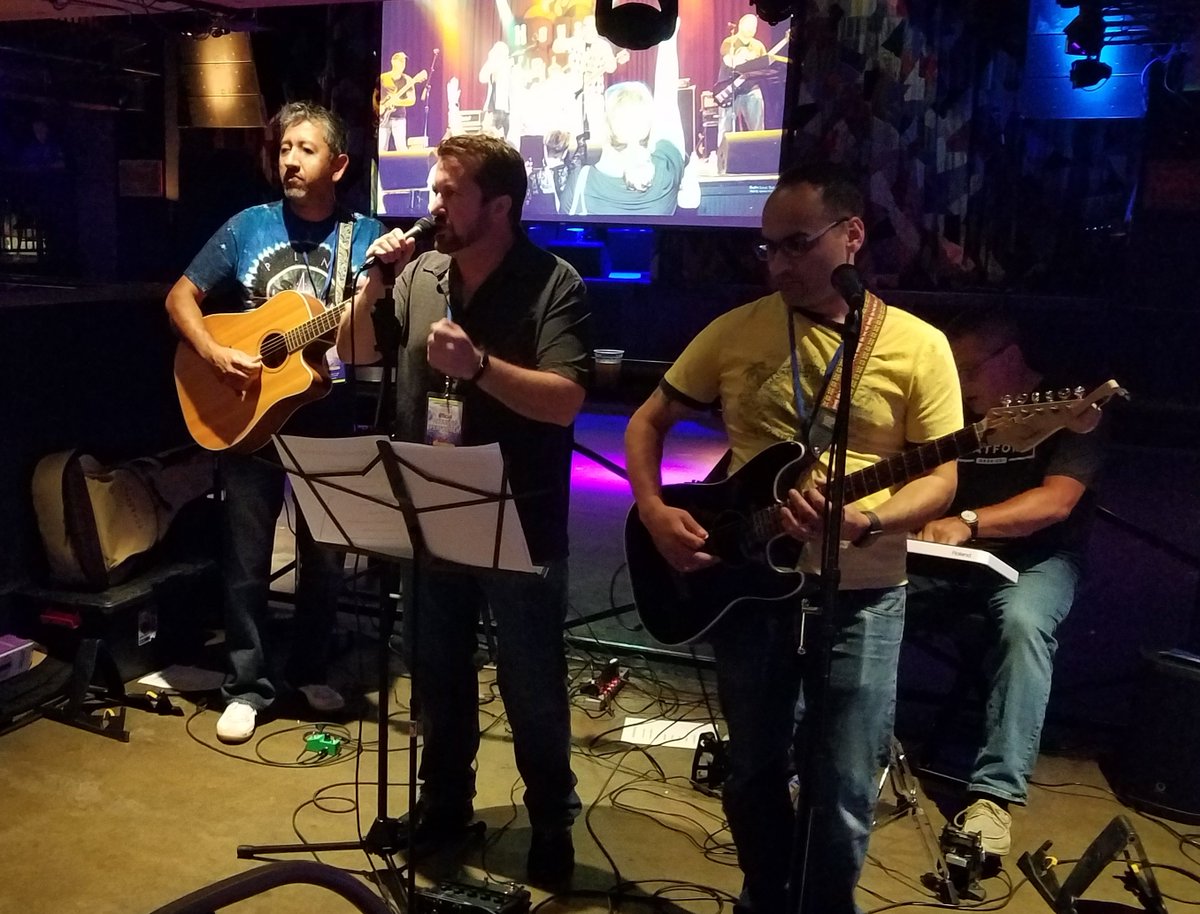 ImpactCom's tweet image. In support of our client @ClevelandClinic, Impact enjoyed sponsoring DocapaloozaCLE, a live music fundraiser at the @HOBCleveland benefiting Cleveland Clinic's Caregiver Hardship Fund, which raises dollars for caregivers facing financial issues. Such a fun event!