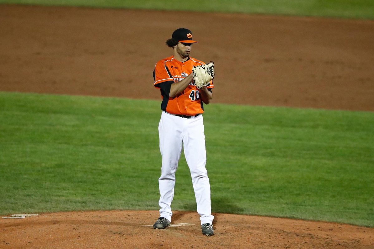 Starter Orlando Yntema gooide acht sterke innings in de 4-1 overwinning van #TeamKingdomNL vandaag. Toch leek hij aan het begin van de wedstrijd moeite te hebben met de Tsjechen. Welke aanpassing maakte hij? Hij vertelde het na afloop voor de camera: buff.ly/2O3VQrE