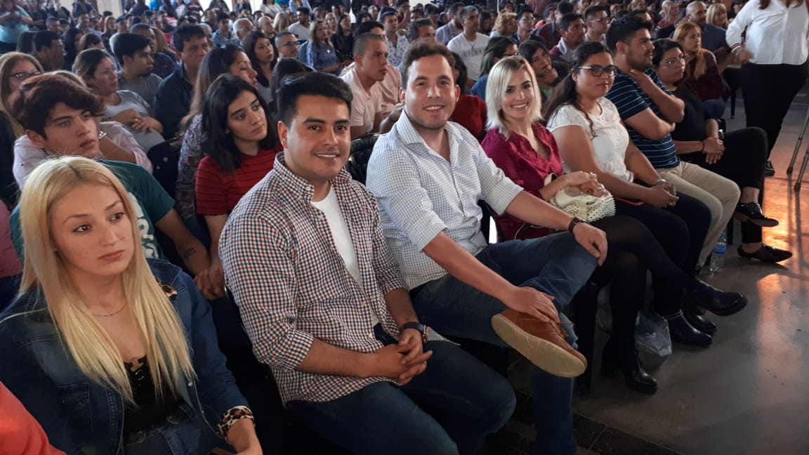 LNTPolitica's tweet photo. En vivo por @MinutoRiojaNews todo el acto de la presentación de la lista @PjOficialLR @SergioGCasas @QuintelaRicardo @Florelop @TeresitaMadera @Amoroso_Gaby EN VIVO @MinutoRadio 100.5 En el medio más #Independiente Y GRANDE DE LA RIOJA. #nosecompra #nosevende #seescucha https://t.co/sbMIwFIfQq