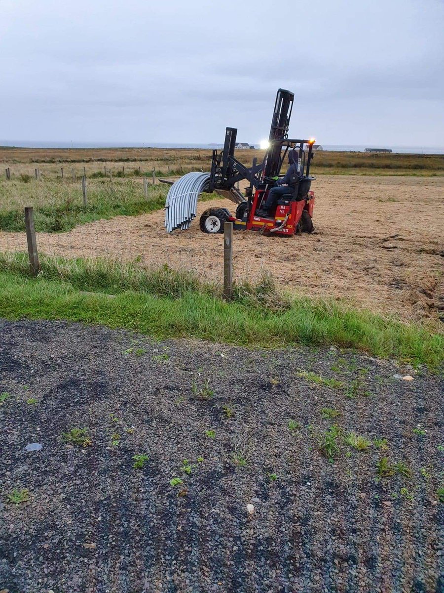 Lulaveggie's tweet photo. Our polytunnels were delivered today 😊😊
The driver managed to get his forklift stuck in the field but I found a very nice neighbour who came and pulled him out. He put the rest of the stuff somewhere else 🤣
#polytunnels #newfarm #deliverydisaster #stuckinthemud #lavenderfarm https://t.co/NdjFJs8cYt