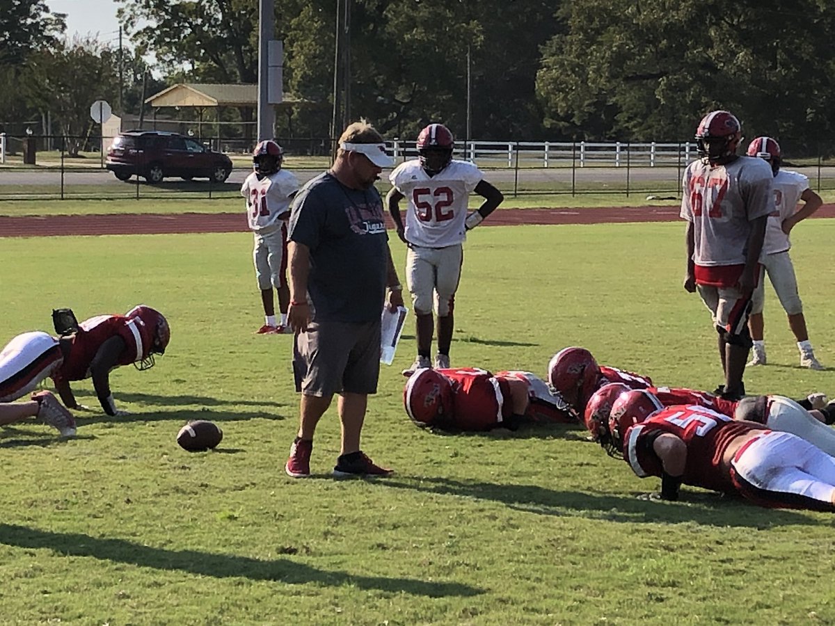 stevenissim's tweet photo. Proud program @TRMillerFootba1 on 3rd new coach in 4 years but Brent Hubbert seems to have quickly restored order. Coach that won 3 straight state titles at Maplesville is our Spotlight story Friday night. #PrepFootballFinal @weartv @hubbert_brent https://t.co/C6HcY6fF89