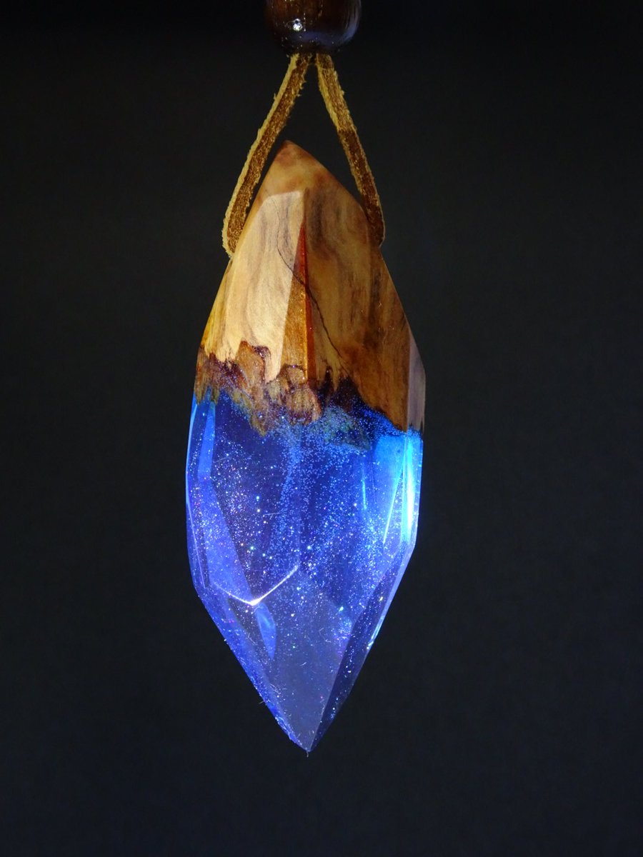氷の棺】 淡い桃色に包まれて 永久凍土の深くに眠る #ウッドレジン #空