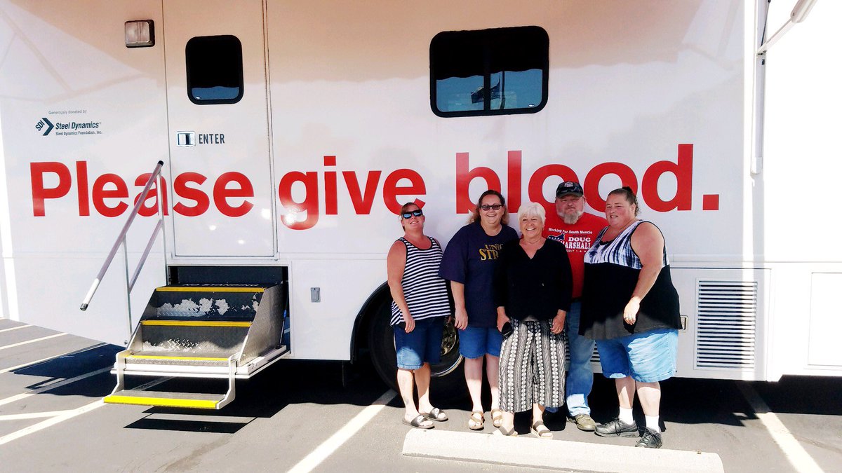 DonnyJones977's tweet photo. GM cancelled our insurance.
And since a scheduled GM blood drive was cancelled, our union leadership invited the @RedCross to the @UAW Local 977 Union Hall and our members lined up to give blood to the community before and after picketing!
#SolidartyForever #UnionStrong https://t.co/Ou1FSPPwsE