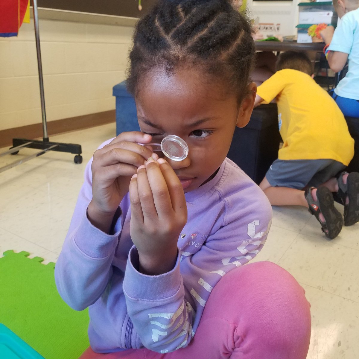 Kasper_309's tweet photo. Examining details of rocks so we can add details to our writing! @BrodnickiSchool #d109pride  #adventuresofabulldog https://t.co/AnBJdZ6AxJ
