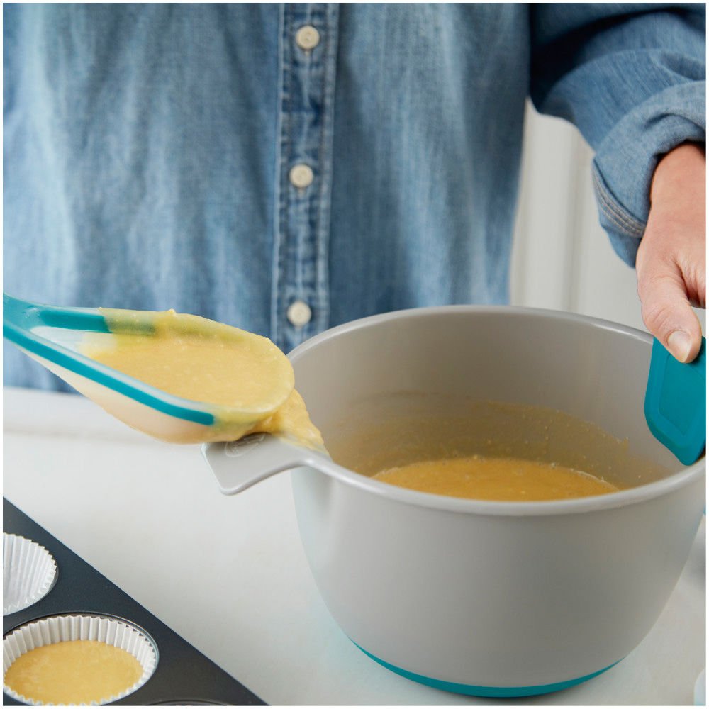 WiltonCakes's tweet photo. With easy-to-read measurements inside the 2-quart bowl, as well as a spout for measuring and pouring small amounts of liquid ingredients into your batter, this mixing bowl is perfect for all your baking needs. Shop here: https://t.co/UBc2QJlB0H #VersaTools https://t.co/N6dAwIyk2u