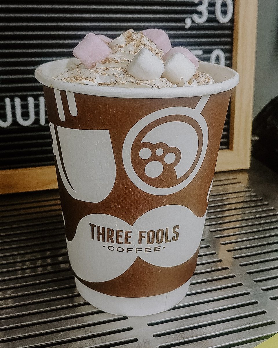 Join us on the beach for a full works Hot Chocolate ! 

#theboathousecromane #tastethetide #hotchoc #whatatreat