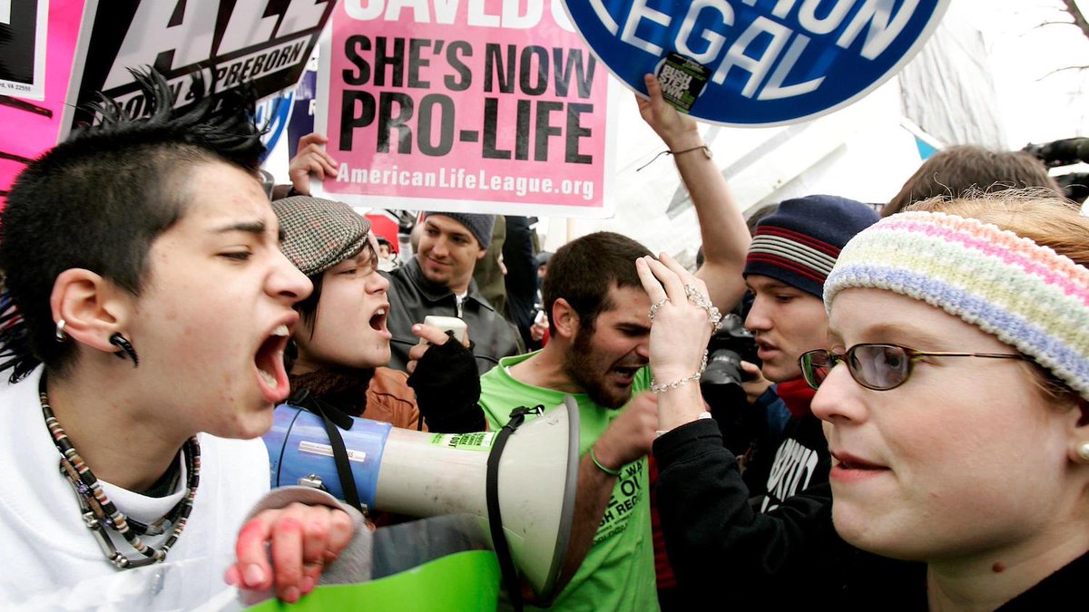 lifehacker's tweet photo. How to disagree on politics without ending a friendship—and when to call it quits #JerkWeek https://t.co/iGaBzZI48w https://t.co/DttdlZjRDt