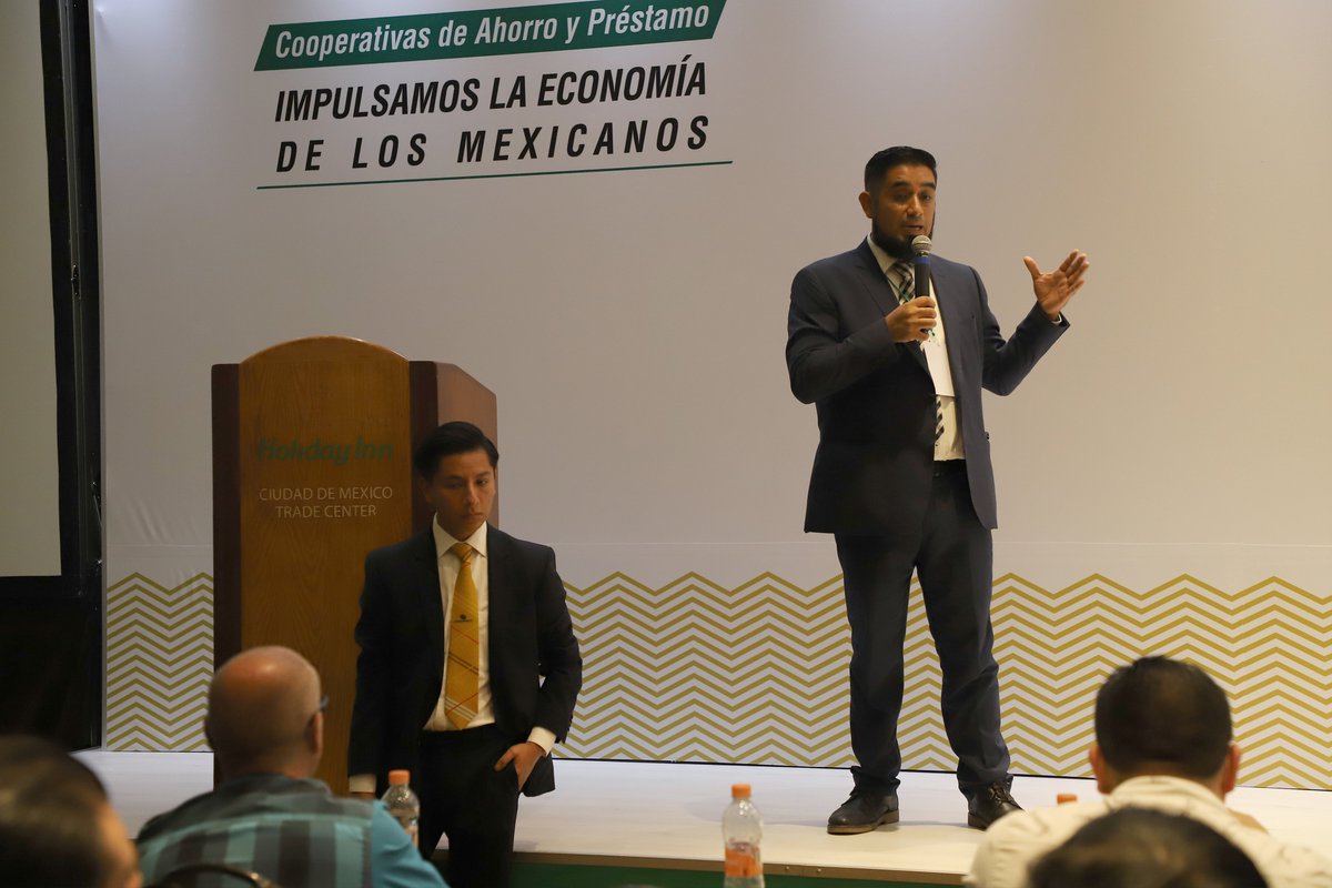 laconcamex's tweet photo. El Gerente de Comunicación Social de Concamex, Zeferino Raciel Ramírez y parte del Comité de Comunicación Concamex; Roberto Becerra y Francisco Álvarez, impartiendo el taller de Manejo de Medios de Comunicación. #Concamex #ForoConcamex #Cooperativizar #ForoComunicación https://t.co/BjRwJMSYPq