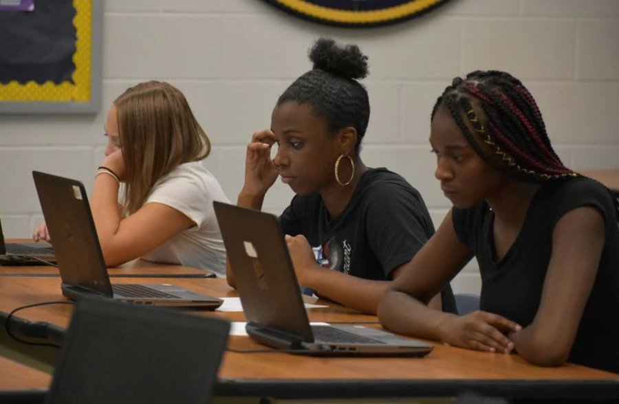 IDEMIA_IST's tweet photo. Six Ocean Lakes High School students are the first in Virginia to use SecuriTest, a new program by IDEMIA. SecuriTest interfaces with the DMV system so that the students can complete their written learner’s permit test directly in their school #DriveSafely https://t.co/BbPpPSbxqH https://t.co/8iAB4V1aGd