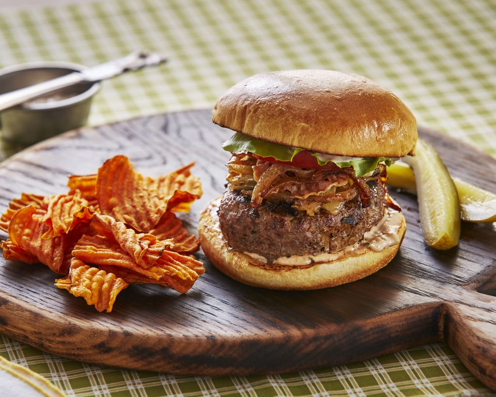 Try this incredible #Pancetta #Burger complete with white cheddar and <a href="/bubbiespickles/">Bubbies Pickles</a> Kosher Dill Relish! buff.ly/2N6GsLk