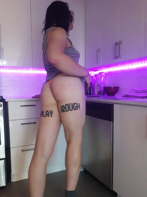 I guess you could call this a candid shot XD 💗🍑 https://t.co/pvRHcfbKqz<a href="/tag/apclips"class="tags"><span>#apclips</span></a>