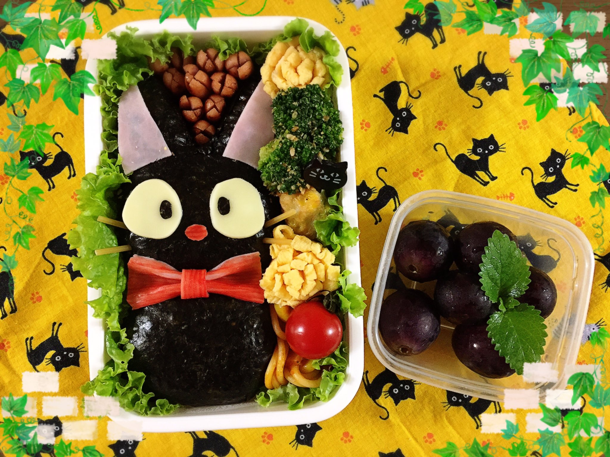 Twitter 上的 さくら おはようございます ˊᗜˋ 今日は秋晴れの体育祭日和 キャラ弁じゃなくていいから可愛いお弁当 で とのリクエストだったので 考えるのが面倒で簡単なキャラ弁にしたら 可愛いお弁当が良かったのに ジジかぁ とガッカリされました Twitter 上的 さくら おはようございます ˊᗜˋ 今日は秋晴れの体育祭日和 キャラ弁じゃなくていいから可愛いお弁当 で とのリクエストだったので 考えるのが面倒で簡単なキャラ弁にしたら 可愛いお弁当が良かったのに ジジかぁ とガッカリされました