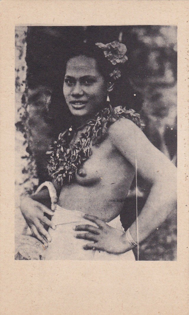 PhotosBare's tweet photo. Native Girl Portrait [Topless] , Hawaii , 00-10s  https://t.co/Yi3rB9637y https://t.co/qIe52cwpTz