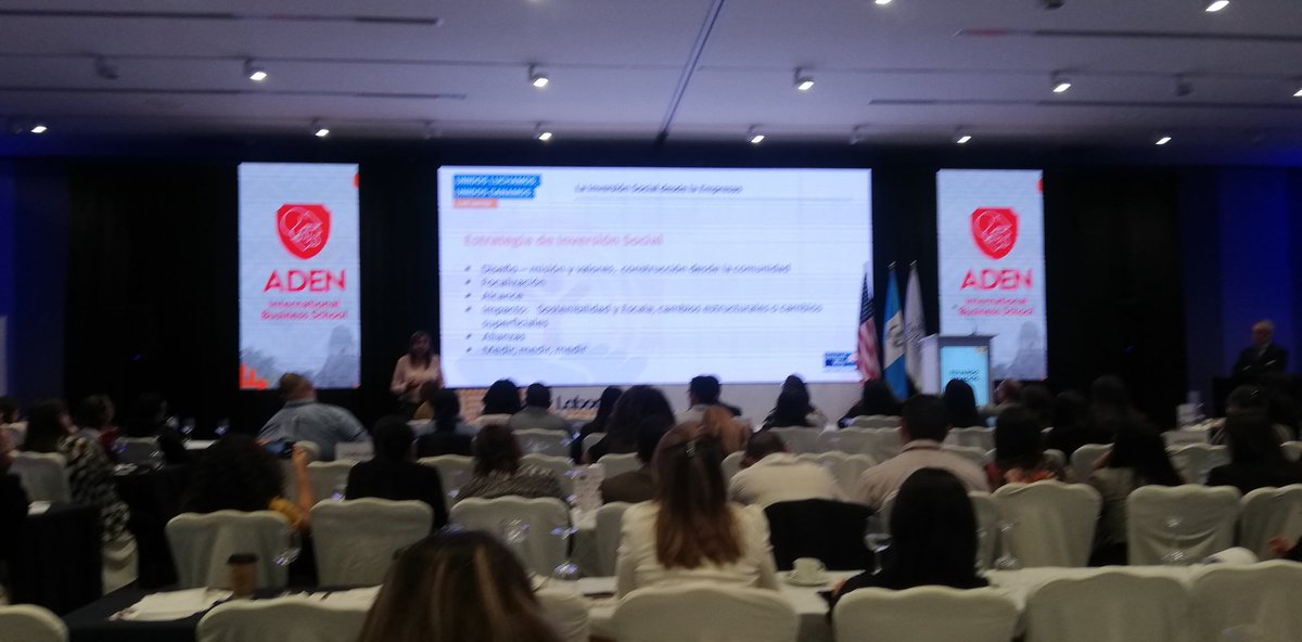 AmChamGT's tweet photo. "Una estrategia de inversión social define los objetivos de impacto que una empresa quiere lograr", comenta Belia Meneses, de @UnitedWayGt #LaborSummit2019 #AmChamGT #TalentoHumano https://t.co/jXjGXXBsQY