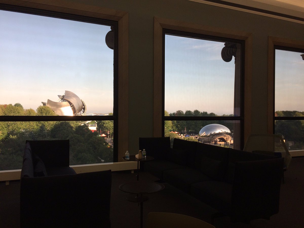 TheJennyLam's tweet photo. #ChicagoInvitational by NADA @ @ChiAthletic (In my stories @ https://t.co/nAe9k3mO1g) Then went back to the @ChicagoBiennial Preview @ @ChiCulturCenter to relax in the media lounge (with a view! & snacks!)—photo 4 of that from yesterday’s Preview. 😊 #ChicagoBiennial #ExpoChicago https://t.co/zjyWSG8sec