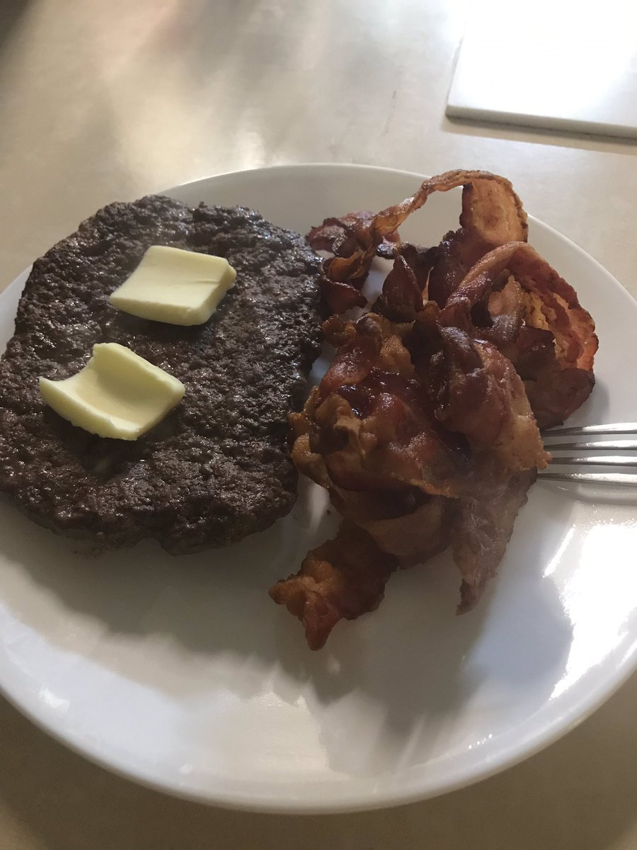 StickmanBleedin's tweet photo. Thankful for tonight’s nutritionally perfect dinner #yes2Meat #realHunger #keto #MeatHeals🥓🍖🍗🥩✌🏻 https://t.co/BXTSLQey94