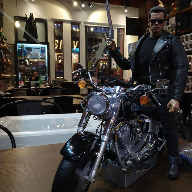 El lado oscuro de la fuerza es fuerte en Knowhere y también hay amigos cyberneticos

#knowherecollectibles #bsas #argentina #t800 ift.tt/2IcM0zX