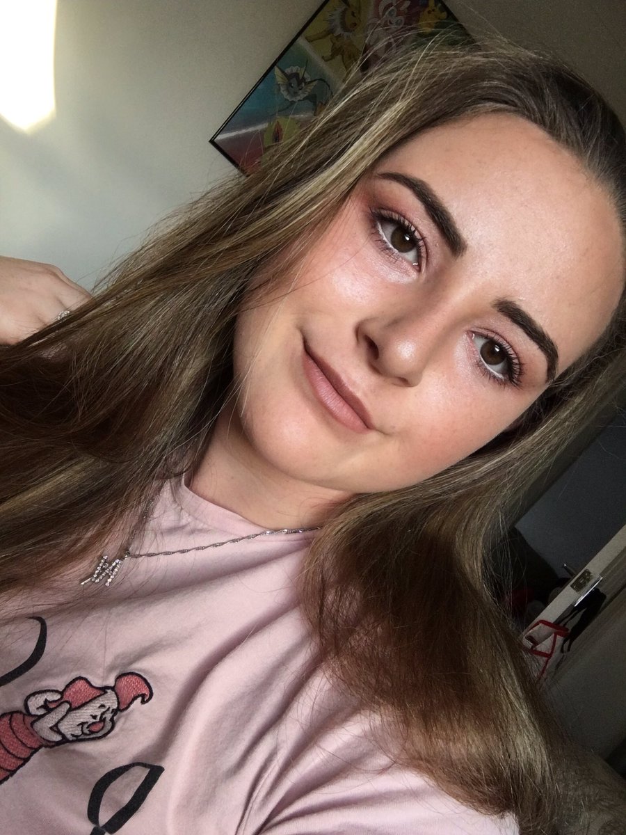 ArtsNichola's tweet photo. New video coming tomorrow, to see how I create this makeup look, check out my channel and subscribe to be notified of the upload! https://t.co/eyrzrFpdPF #youtuber #makeuptutorial #BeautyMatch https://t.co/sD4hjZwPdV
