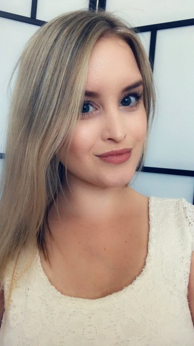 Come hangout with me on MFC! Ive got newly blonde hair and new contact lenses! https://t.co/ObdtK2Gcq7<a href="/tag/imnakedontheinternet"class="tags"><span>#imnakedontheinternet</span></a>