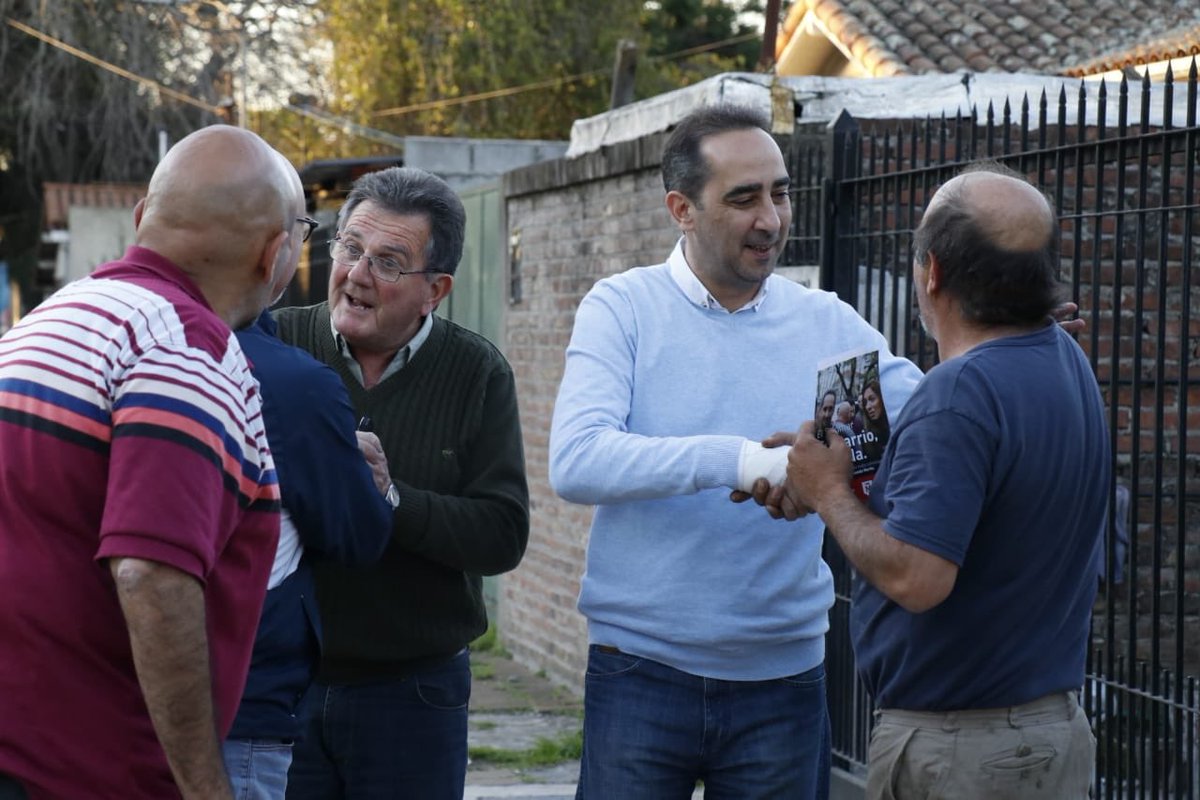rctagliaferro's tweet photo. Seguimos escuchando, conversando y trabajando con cada vecino decidido a transformar Morón. 
Sumate vos también a SEGUIR 👉🏻 https://t.co/aaULwEs10h https://t.co/KU0asR6RHC