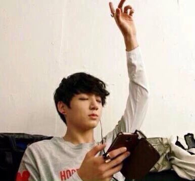 virtualtabs's tweet image. choosing the nicest tunes for my wisdom teeth removal playlist so we have nothin to worry about