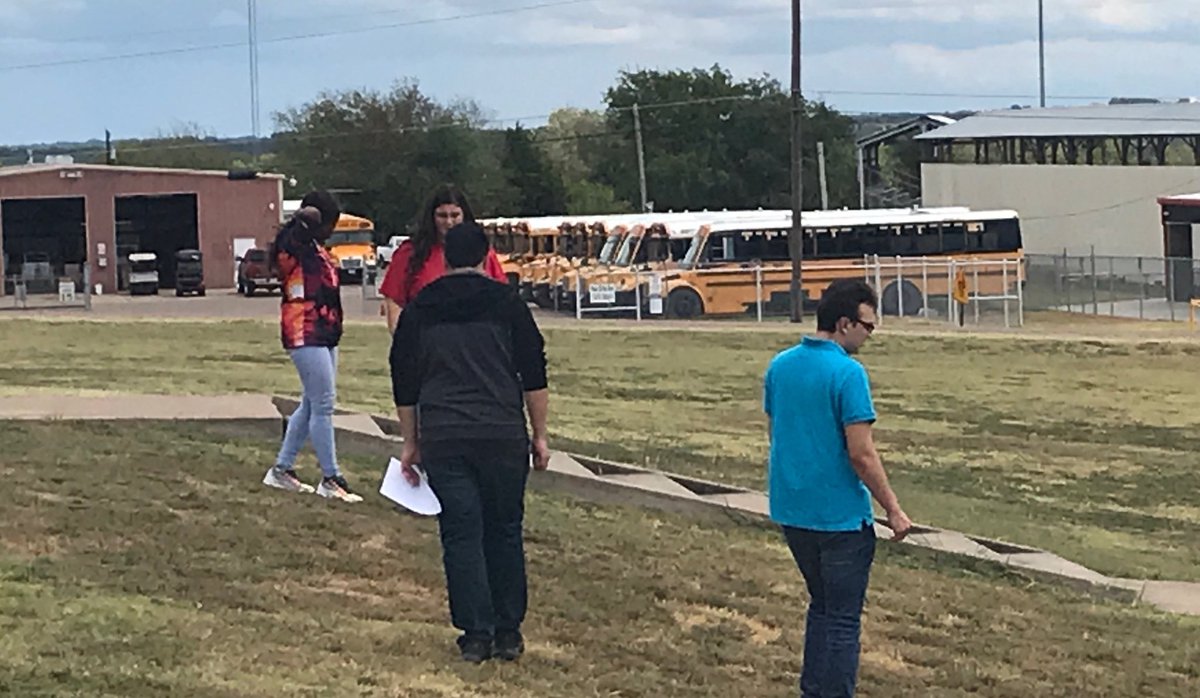 MexiaCTE's tweet photo. Forensic Science students using search patterns to discover evidence. #forensicscienceweek #One #InvolveMeAndILearn @MHSBlackcats https://t.co/cbg6xoVdTk