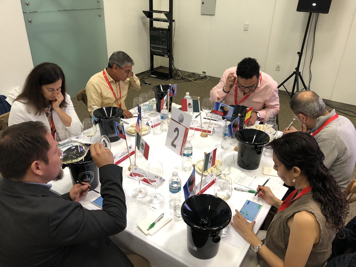 MexicoSelection's tweet photo. Les compartimos nuestras mesas de cata, 5 comisiones de especialistas evaluarán durante 3 días los mejores vinos y espirituosos del país! 
Les deseamos suerte a todos nuestros productores nacionales en la 3ª edición del México Selection by CMB #Aguascalientes2019 ! 🍷🍇 https://t.co/DH51czqxsA